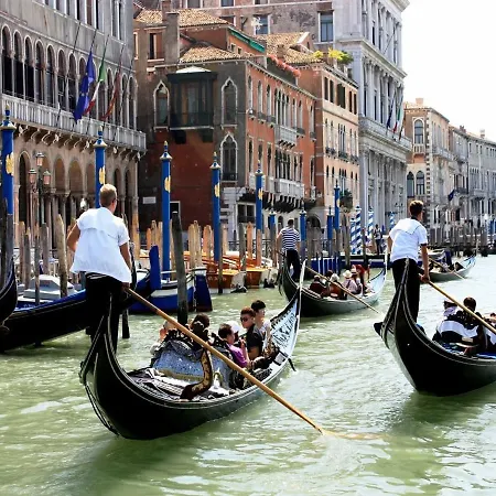 Raggio Di Sole Dietro Piazza San Marco Venedig Exterior foto