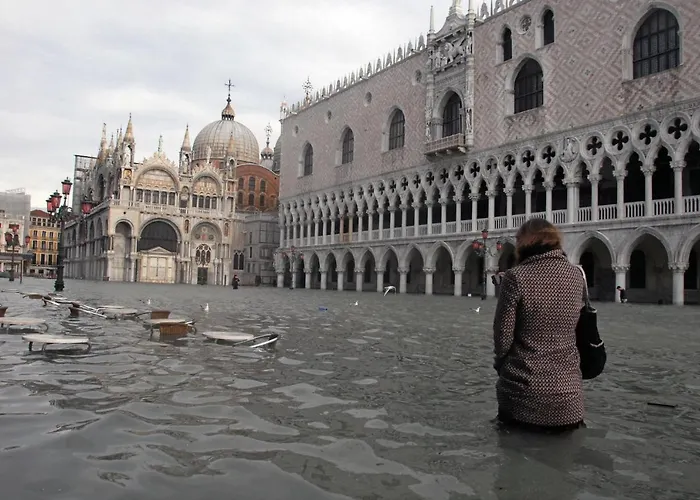 Raggio Di Sole Dietro Piazza San Marco